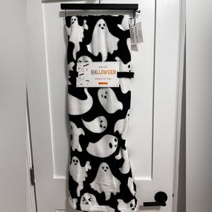Ghost Print Black and white Halloween Plush Blanket Throw Oversized 50x70